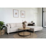 Lido parempoolse uksega diivanvoodi liivakarva toonis, nelja padja ja naturaalsest puidust jalgadega Diivanvoodid