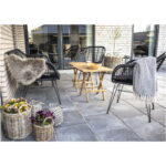 Trieste polürotangist diivan padjaga, must mustade jalanõudega Diivanid