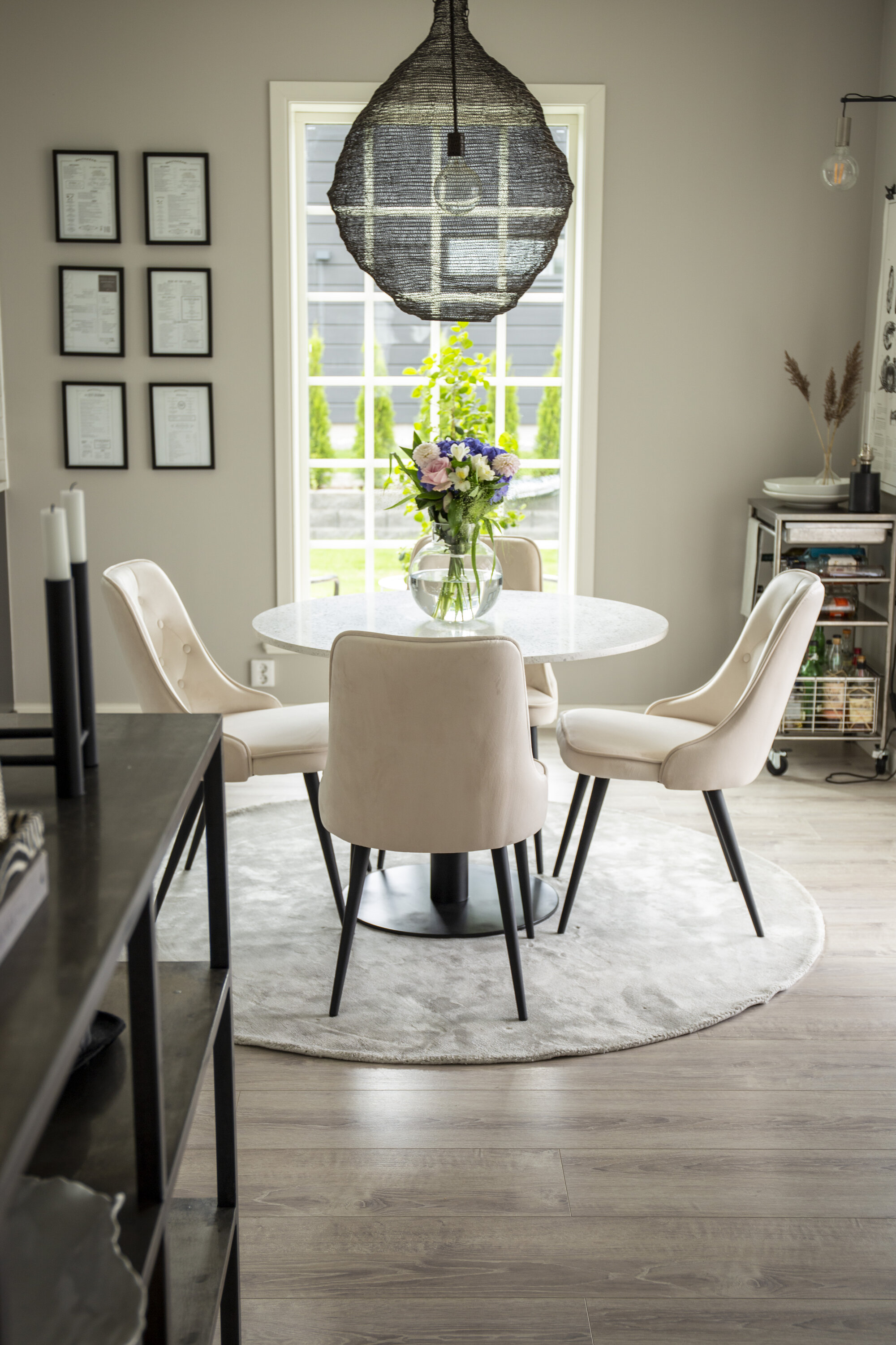 Razzia ümmargune söögikomplekt Söögilauakomplektid Homewell