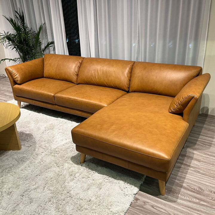 Nurgadiivan COLLINS PN 295×88/159xH83cm, konjakipruun nahk Diivanid Diivanid
