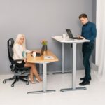 Töölaud ERGO 1-mootoriga 140x70xH71-121cm, vaher/hõbehall Kirjutuslauad ERGO