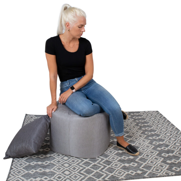 Tumba MITSU-MITSU, 55x55cm, h45cm, hall ja hõbe, 50%puuvill, 50% polüester, kangas-305 Elutoamööbel Põrandapadjad, kott-toolid