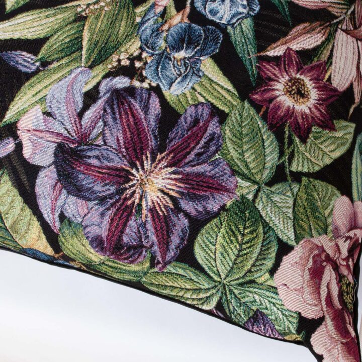 Padi HOLLY ROSE, 68x68cm, õitsvad ööd/must, 50%puuvill, 50%polüester, kangas-330/289 Dekoratiivpadjad Dekoratiivpadjad