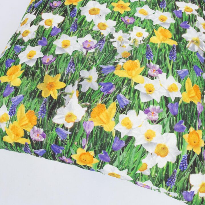 Padi HOLLY 45x45cm, lukuga, kevadlilled, kangas 100% puuvill, kangas 415 Dekoratiivpadjad Dekoratiivpadjad