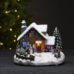 Jõuludekoratsioon WINTERVILLE 23x19xH18cm, küla LED-valgusega, värviline, taimer 6h Jõulud Jõulukaunistused