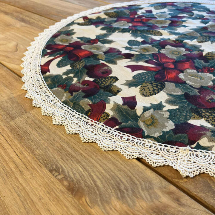 Laudlina WINTER FLOWERS pitsiga, D70cm, lindid, 50% polüester, 50% puuvill, kangas 475 Laudlinad ja linikud